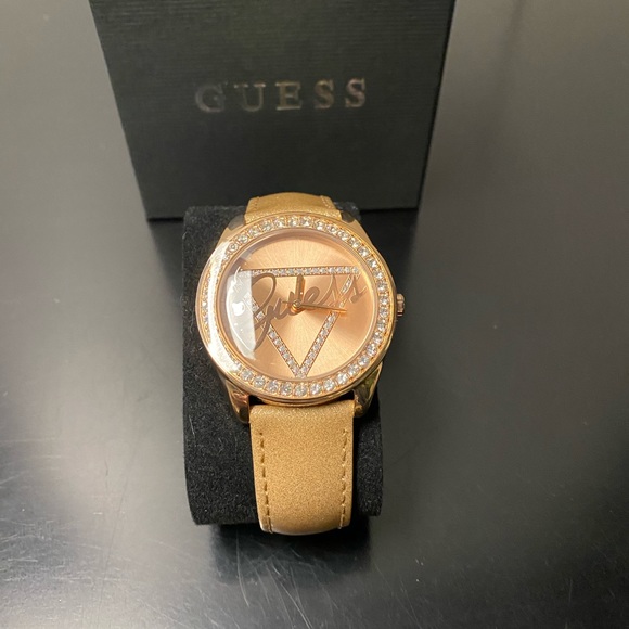Ladies GUESS watch ( new) - Picture 2 of 5